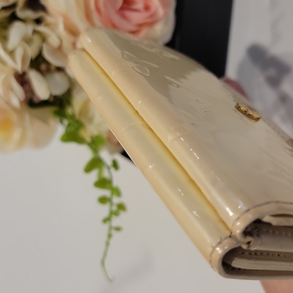 Authentic Louis Vuitton Vernis short wallet - Picture 5 of 11